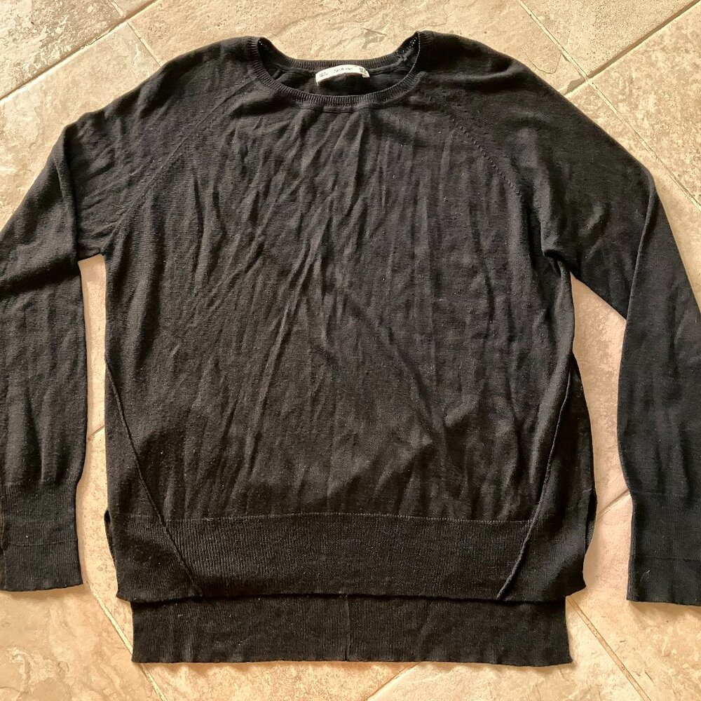 Zara Knit thin long sleeve shirt SMALL